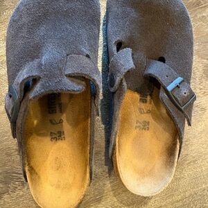Birkenstock Boston Clog in Gray Suede
